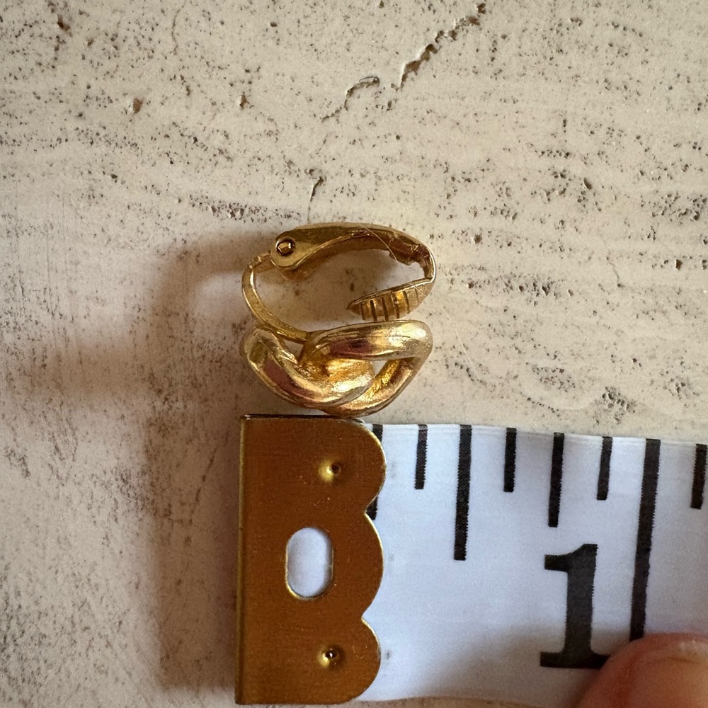 Christian Dior Vintage Gold Knot Stud Clip-On Earrings - Women Jewelry - Picture 10 of 11